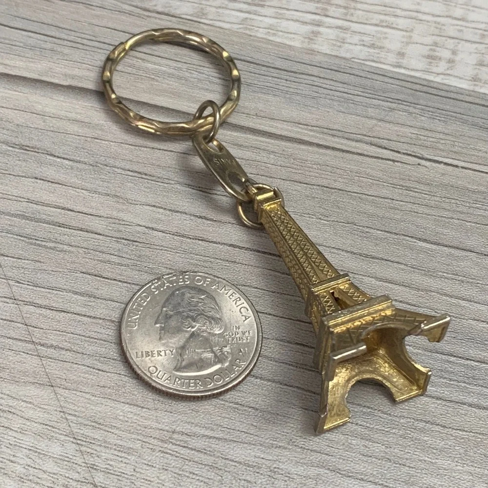 Vintage Gold Tone Eiffel Tower Paris Souvenir Keychain Bag Charm 5134